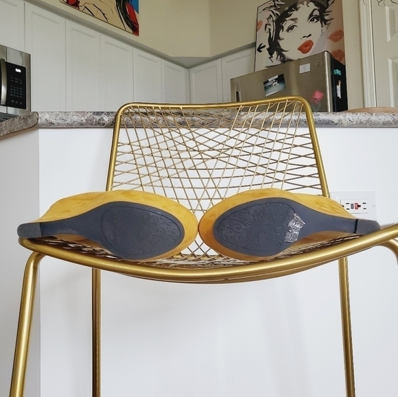 Qupid | Closed Toe Platform Wedge - Picture 5 of 6